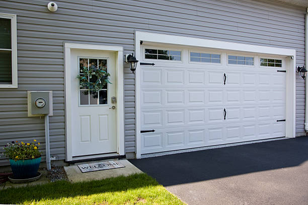 24/7 Emergency Garage Door Panel Replacement experts in Mays Chapel, MD